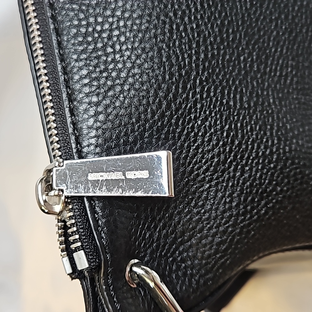 Michael Kors Lillie Messenger Bag Black with Silver Hardware - Picture 7 of 17
